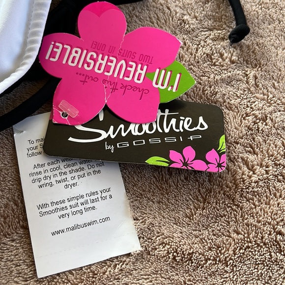 Smoothies by Gossip reversible V shaped swim bottoms - Picture 6 of 6